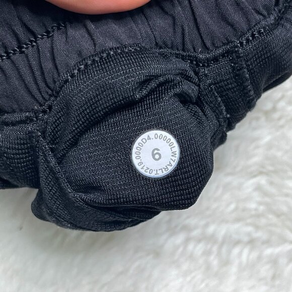 Lululemon #LW7ARLT Women's Black Hotty Hot Shorts II Size 6 - Picture 4 of 10
